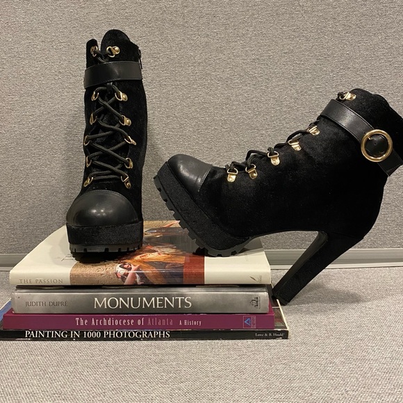 Sexy Robyn Trendy Combat Boots - Picture 2 of 7